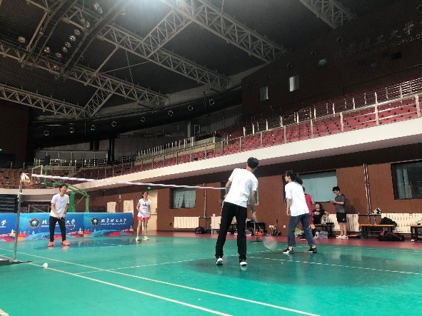 团队教师和博士后合影